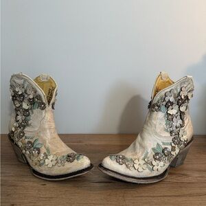 CORRAL TRADING Floral Embellished Women’s Western Boots, Size 7.5